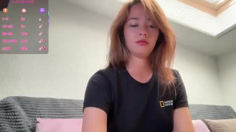 Snapshot of hannahinto chatting on October 2, 9:03 am hannahinto online show from October 2, 9:03 am