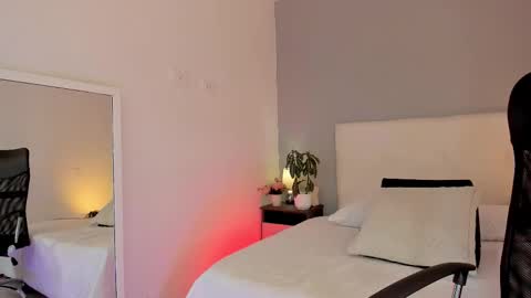 hannamartinnez online show from October 15, 4:20 pm