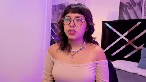 hannita_01 online show from July 7, 11:57 am