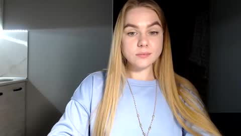 happy_fox_ online show from March 12, 11:01 pm