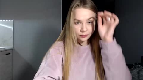 happy_fox_ online show from February 20, 8:09 pm