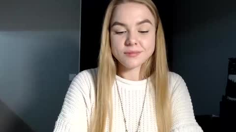 happy_fox_ online show from January 18, 9:55 pm