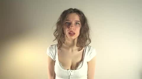 Evy  online show from April 4, 11:58 pm