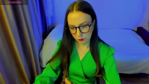 Stephanie online show from April 18, 7:58 pm