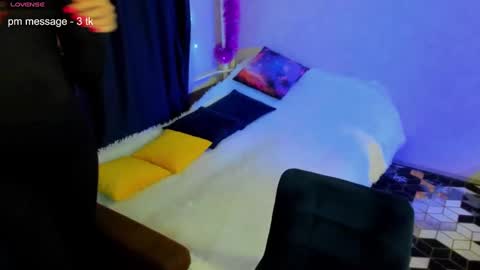 Stephanie online show from March 9, 5:28 pm