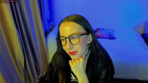 Stephanie online show from December 4, 8:42 pm