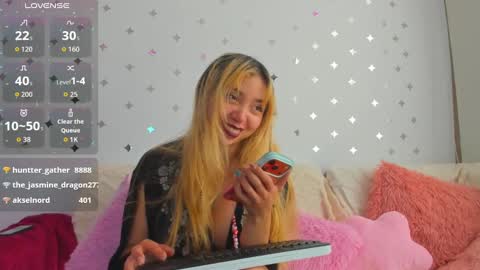 Snapshot of harumi_blossom chatting on October 17, 8:34 pm Sophia Blossom online show from October 17, 8:34 pm