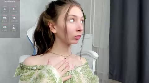 Snapshot of havefunwithmee_ chatting on October 13, 10:07 am Lola online show from October 13, 10:07 am