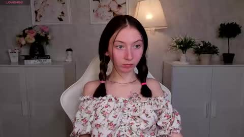 Snapshot of havefunwithmee_ chatting on October 10, 9:47 am Lola online show from October 10, 9:47 am