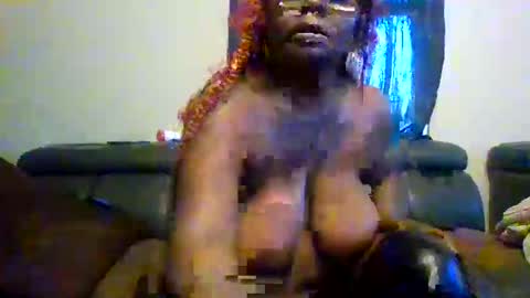 hawtchoc37 online show from March 12, 3:29 pm