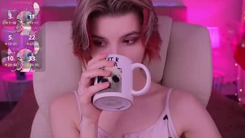 haylaamber online show from February 17, 7:04 am