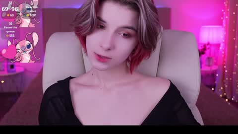 haylaamber online show from January 28, 8:15 pm