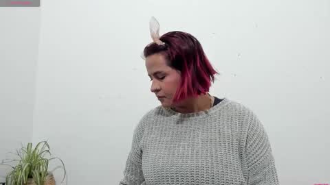 hazel online show from April 8, 9:00 am