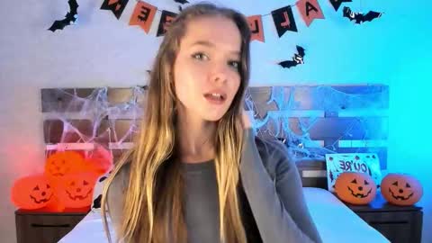 Snapshot of hazelmorris chatting on October 25, 4:14 pm Hazel  online show from October 25, 4:14 pm