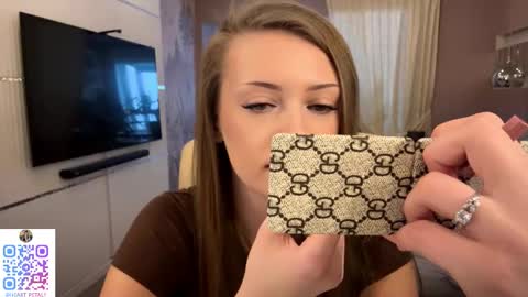 Mona online show from November 27, 9:23 am