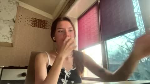 Lili online show from March 28, 1:10 pm