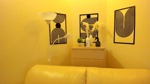 heavenmoth online show from December 22, 12:30 pm