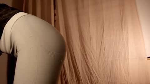 Snapshot of hee_jeen chatting on February 9, 12:18 am Jeen online show from February 9, 12:18 am