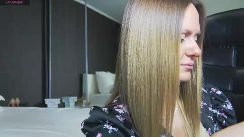 Helen online show from April 19, 6:10 pm