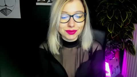 Snapshot of heidi_pleasure chatting on February 12, 7:44 am Heidi online show from February 12, 7:44 am