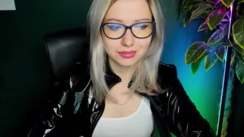 Snapshot of heidi_pleasure chatting on September 23, 6:55 am Heidi online show from September 23, 6:55 am