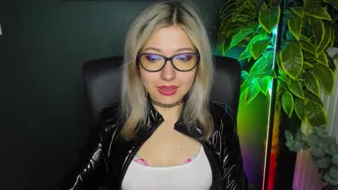 Snapshot of heidi_pleasure chatting on October 9, 7:12 am Heidi online show from October 9, 7:12 am
