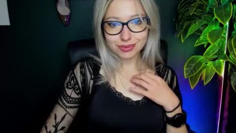 Snapshot of heidi_pleasure chatting on September 30, 6:52 am Heidi online show from September 30, 6:52 am