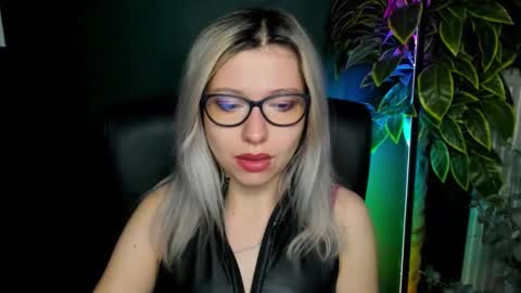 Snapshot of heidi_pleasure chatting on September 16, 4:31 am Heidi online show from September 16, 4:31 am