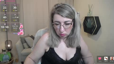 helenenigma online show from March 26, 7:59 pm