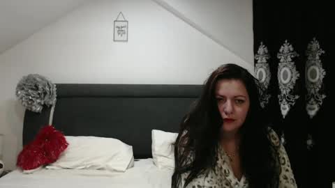 Snapshot of helenhh chatting on February 6, 10:25 am helenhh online show from February 6, 10:25 am