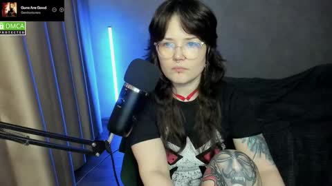 Red online show from October 6, 7:07 pm