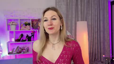 Snapshot of hello_lisha chatting on March 12, 8:19 am Alisia Monday to Friday from 10 am to 4 pm GMT 2 online show from March 12, 8:19 am