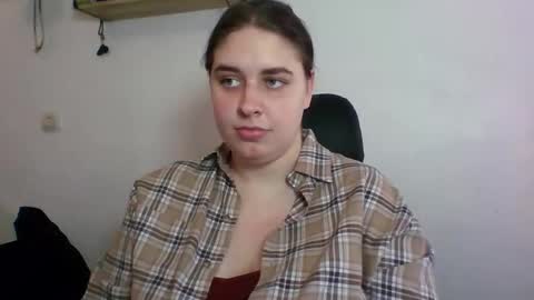 Snapshot of hess_luna_ chatting on October 9, 9:35 am hess_luna_ online show from October 9, 9:35 am