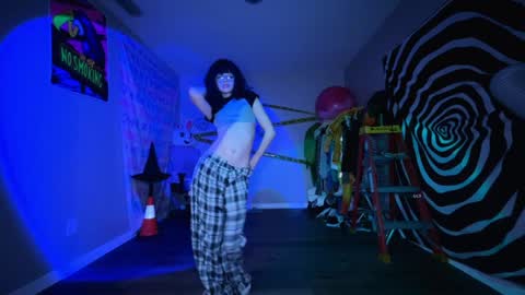 salem online show from November 8, 4:06 am