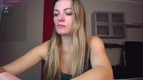 Lina online show from December 4, 9:22 am