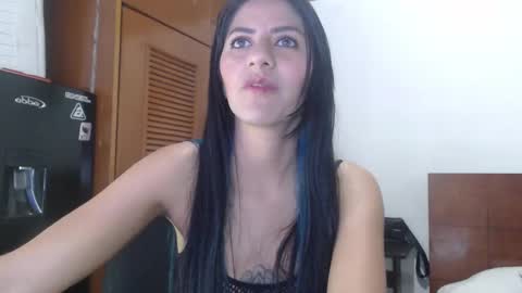 Snapshot of hilari18 chatting on January 21, 11:34 pm hilaril18 online show from January 21, 11:34 pm