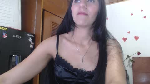 Snapshot of hilari18 chatting on February 16, 1:05 am hilaril18 online show from February 16, 1:05 am