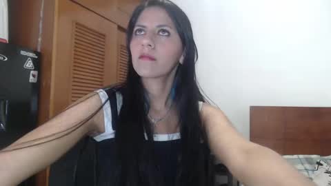 Snapshot of hilari18 chatting on February 1, 1:44 am hilaril18 online show from February 1, 1:44 am
