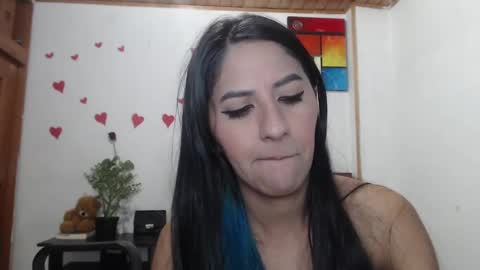 Snapshot of hilari18 chatting on February 18, 10:58 pm hilaril18 online show from February 18, 10:58 pm