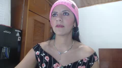 Snapshot of hilari18 chatting on January 23, 12:04 am hilaril18 online show from January 23, 12:04 am