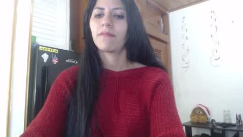 Snapshot of hilari18 chatting on December 4, 1:25 am hilaril18 online show from December 4, 1:25 am