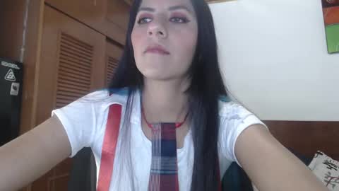 Snapshot of hilari18 chatting on February 7, 12:20 am hilaril18 online show from February 7, 12:20 am
