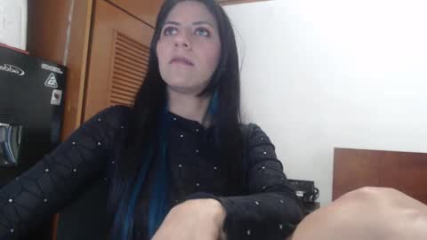 Snapshot of hilari18 chatting on January 26, 2:14 am hilaril18 online show from January 26, 2:14 am