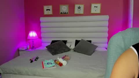 hilary_tailor online show from November 18, 11:11 am