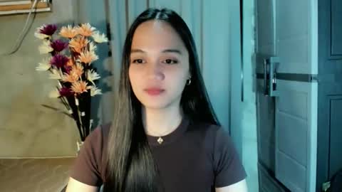 hilarymolly online show from May 6, 6:23 pm