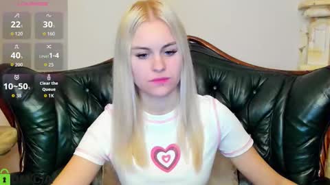 Snapshot of hilleva chatting on September 24, 9:25 pm hilleva online show from September 24, 9:25 pm
