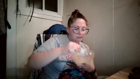 Snapshot of hippihope420 chatting on October 9, 11:20 pm Bella online show from October 9, 11:20 pm