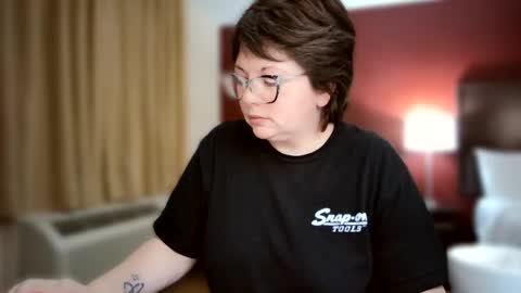 Snapshot of hippihope420 chatting on March 5, 5:29 am Bella online show from March 5, 5:29 am