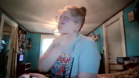 Snapshot of hippihope420 chatting on October 5, 10:15 pm Bella online show from October 5, 10:15 pm