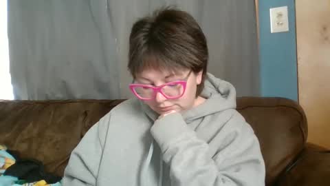 Snapshot of hippihope420 chatting on February 12, 5:48 pm Bella online show from February 12, 5:48 pm